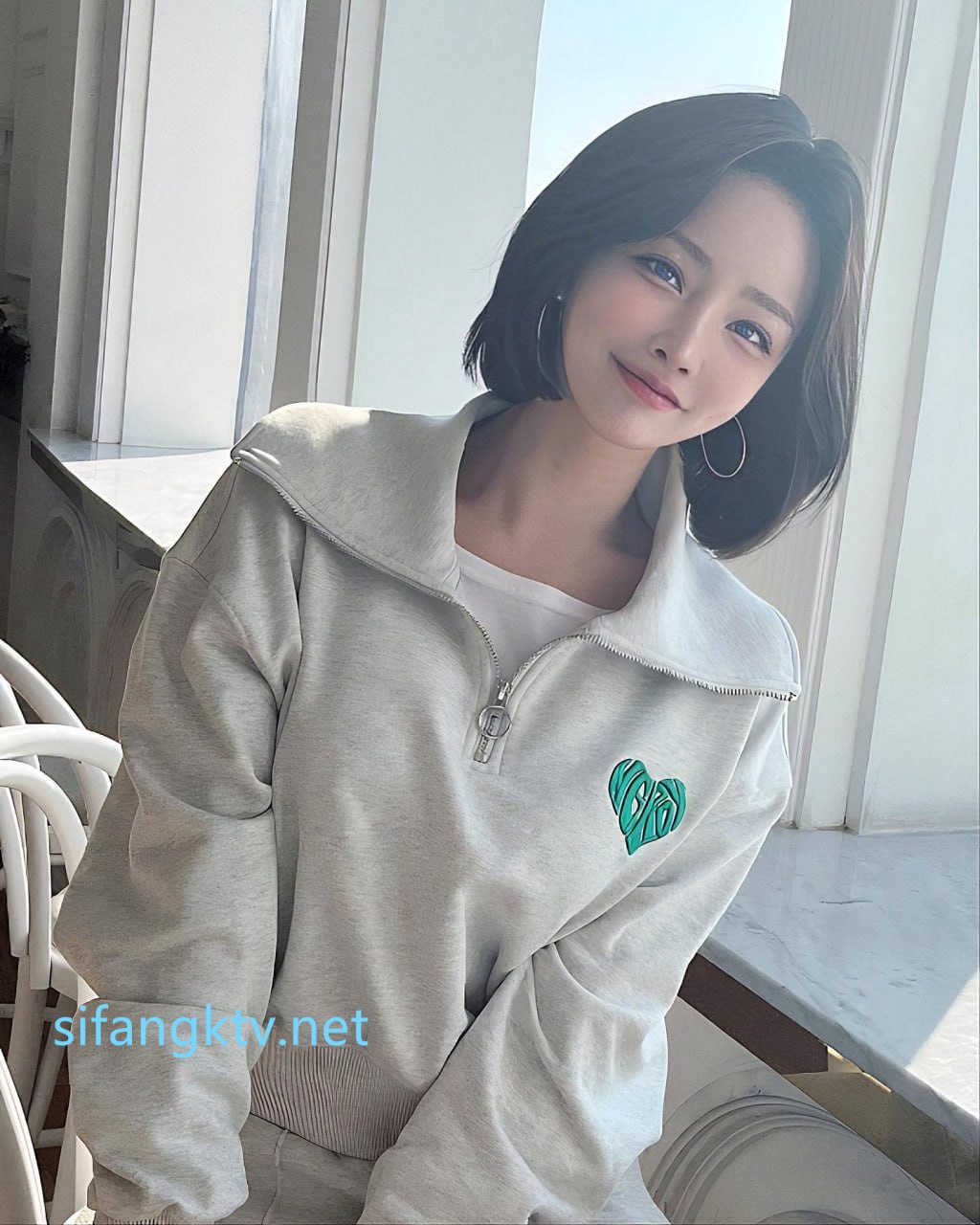 執著吸吮！濕黏滑稠！濕黏舔遍老二全體的美女老師