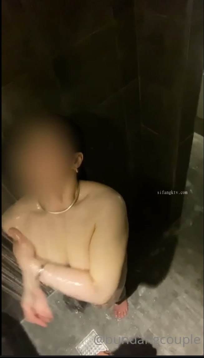 外站非常火的极品雪乳正妹与花臂男友啪啪撸点满满蛮腰肥臀白嫩肌肤爆乳嫩穴淫水又多太诱人